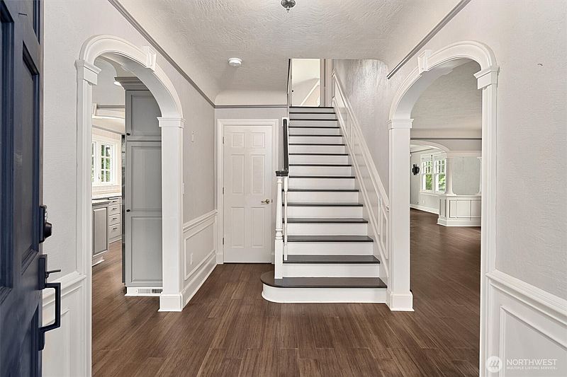 3rd image of 4943 Indian Road NE