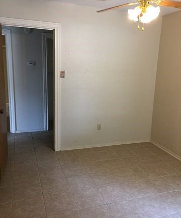 5th image of 921 E 2nd St