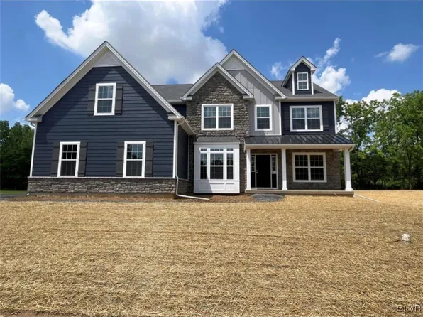 864 Fairview Dr #24, Forks Township, PA 18040