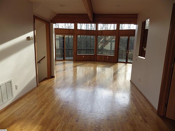 2nd image of 161 Hidden Springs Ln