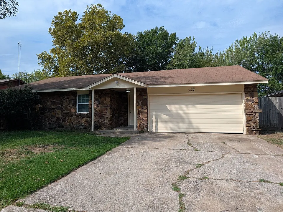 1664 S Pecan Pl