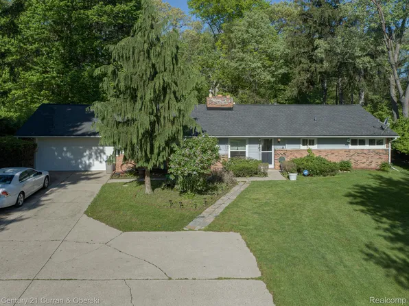 23725 Beech Rd, Southfield, MI 48033