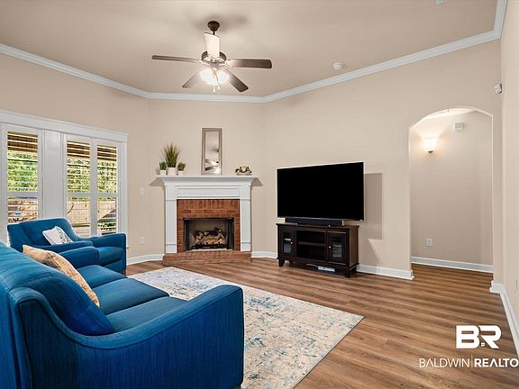 4th image of 613 Begeman Rd