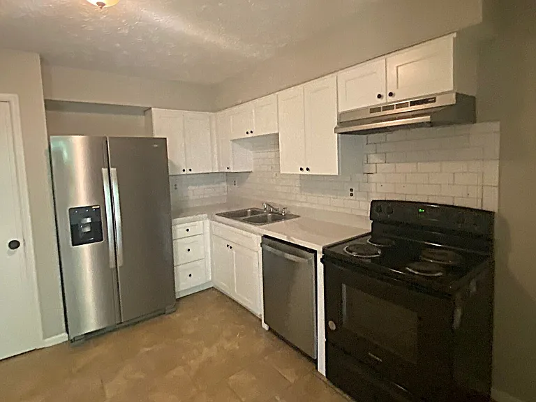 100 Spring Ct — Photo 6