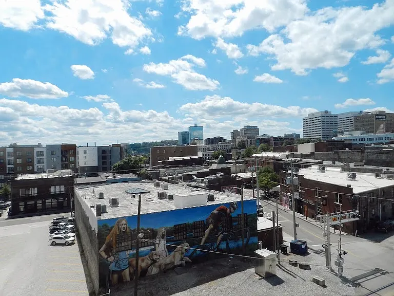 222 N Central St — Photo 38
