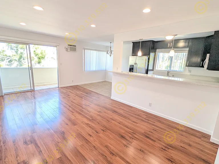 1027 N Stanley Ave #6 — Photo 7