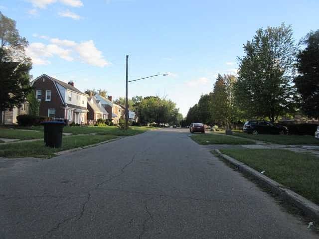 2nd image of 16868 Pierson St