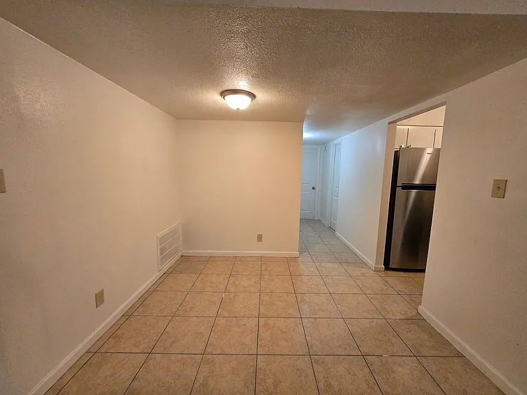 407 W Tilden St — Photo 46