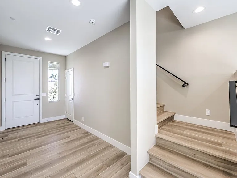 724 Naples Ave — Photo 5