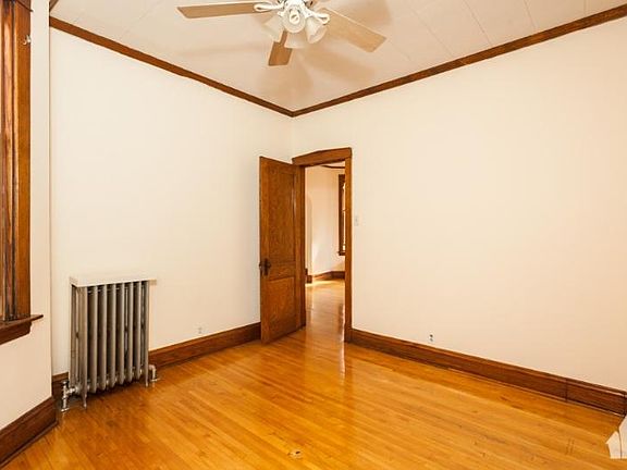 2nd image of 924 N Fairfield Ave #1