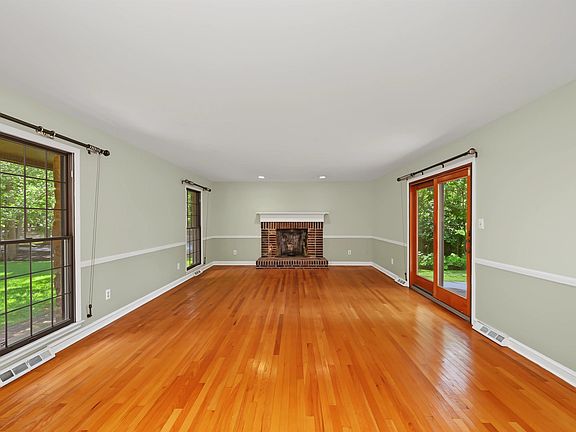 3rd image of 108 Sterling Dr