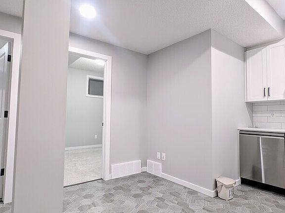 2nd image of 115 Stiles Bnd #Basement