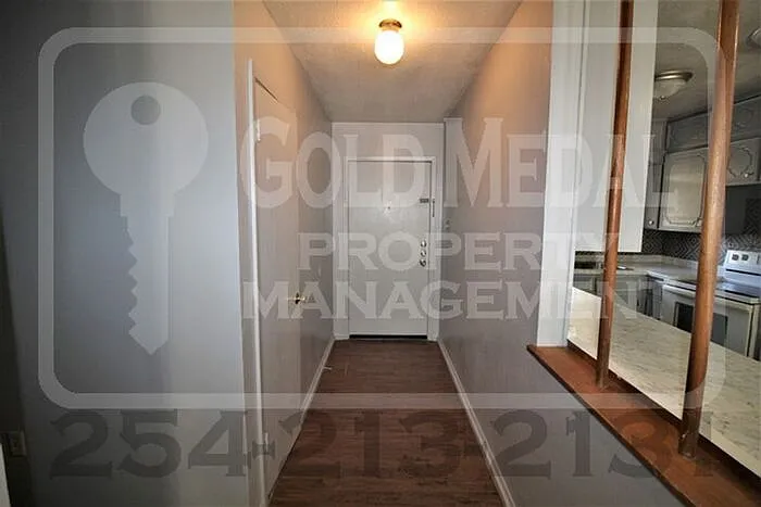 708 W Washington Ave — Photo 3