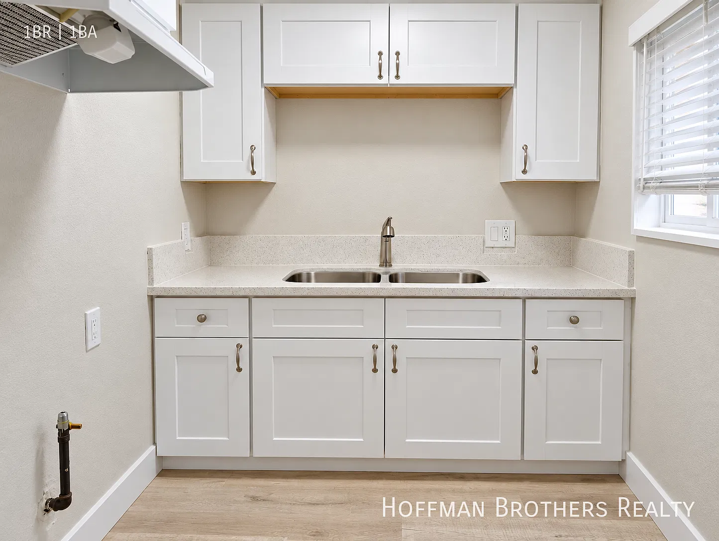 **Move-In Promo**South LA Spacious 1 Bedroom with Wood-Look Floors, Appliances, Water Included & ... — Photo 2