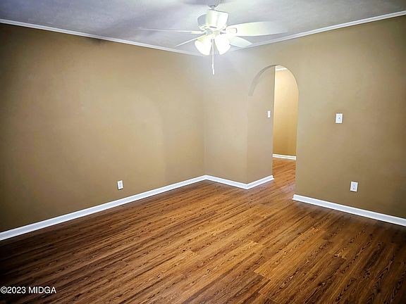 4th image of 3924 Hartness St
