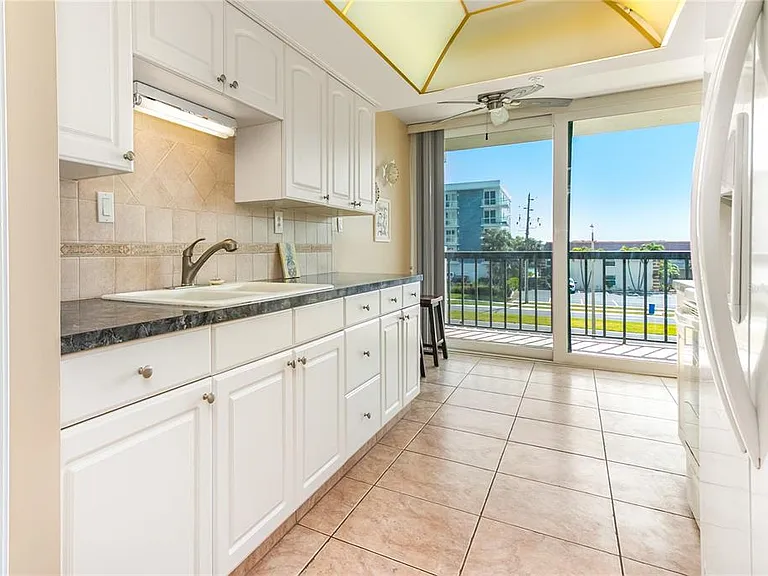 400 Island Way #212 — Photo 16