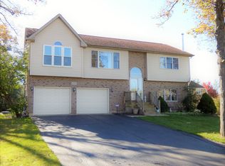 8719 Lakeview Ave, Crystal Lake, IL 60014