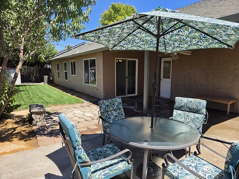 1009 Southampton Dr — Photo 16