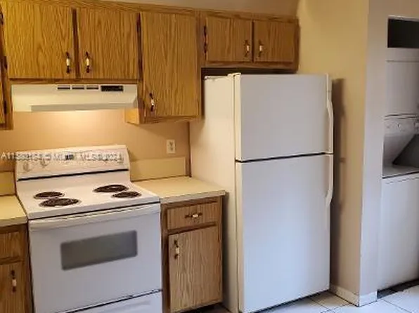 8031 Southgate Blvd APT K10, Pompano Beach, FL 33068