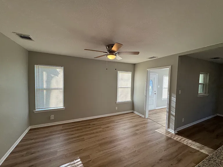 2529 Morgan Dr — Photo 3