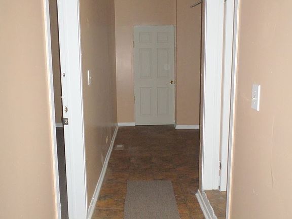 3rd image of 1307 S Avers Ave #1