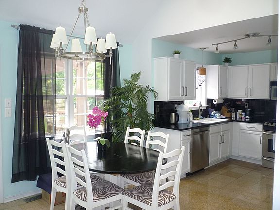 3rd image of 7838 Silktree Pl
