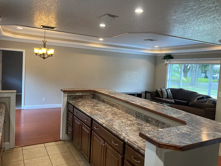 115 Kendale Dr — Photo 4