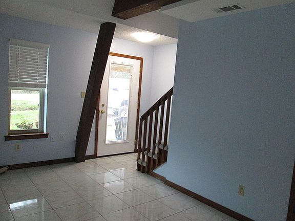 3rd image of 9288 Beatrice Dr