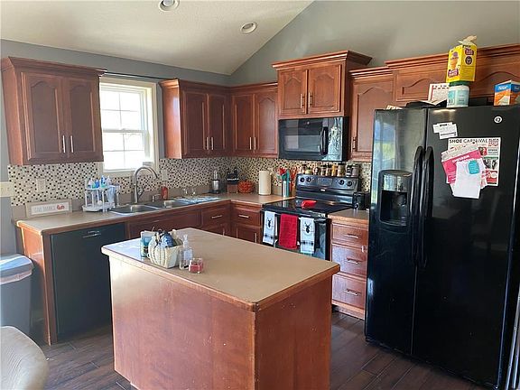 4th image of 2402 Shirley Dr