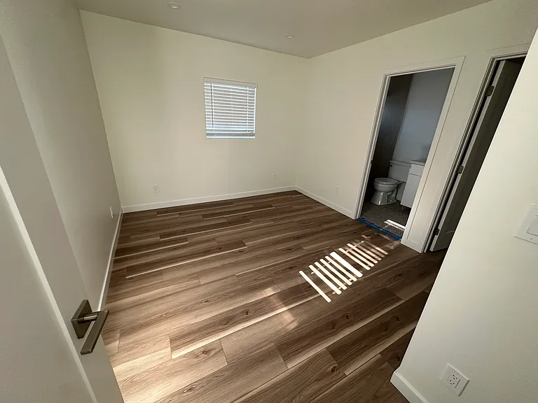 5262 Cervantes Ave — Photo 9