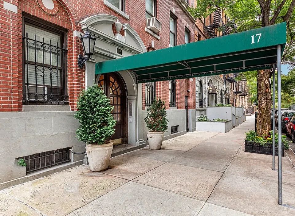 1st image of 17 W 64th St APT 3C