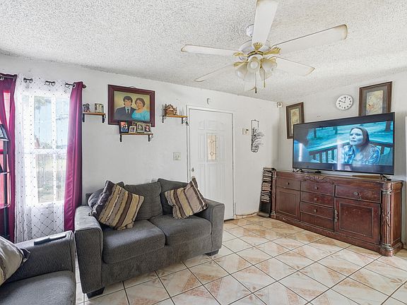 4th image of 416 E Mariposa Street