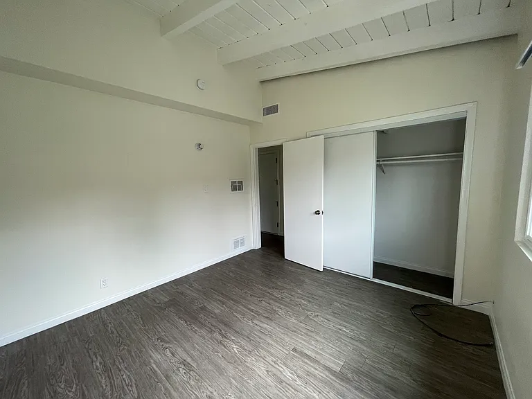 10239 Darby Ave #5 — Photo 11