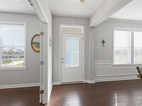 3rd image of 1267 Autumnview Dr