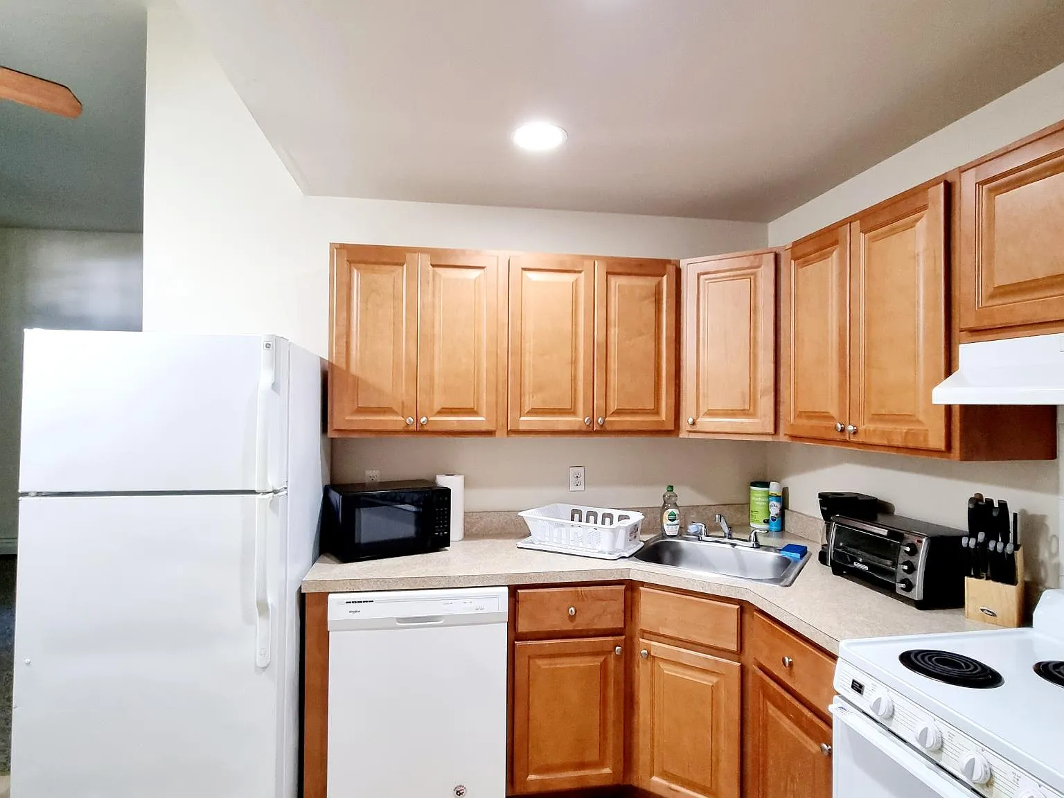 2 bed, 800 sqft, $1,850 — Photo 1