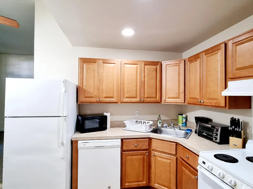 426 Central Ave #4