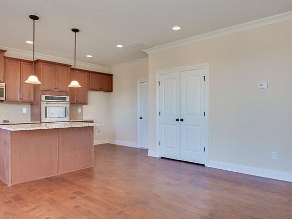 5th image of 1505 Driftwood Ln
