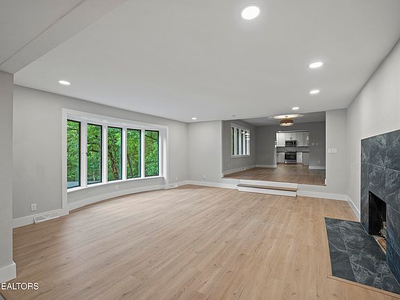 2nd image of 6020 Weems Rd