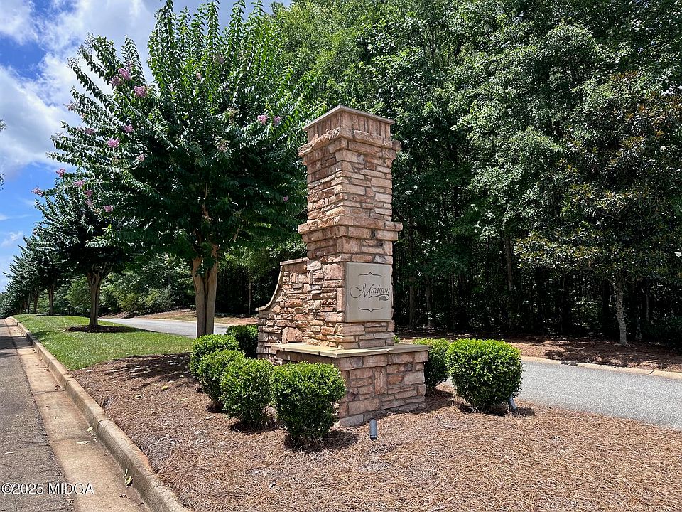 2nd image of 731 Latrobe Way
