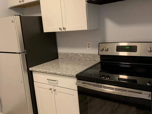 25 Village Rock Ln APT 1, Natick, MA 01760