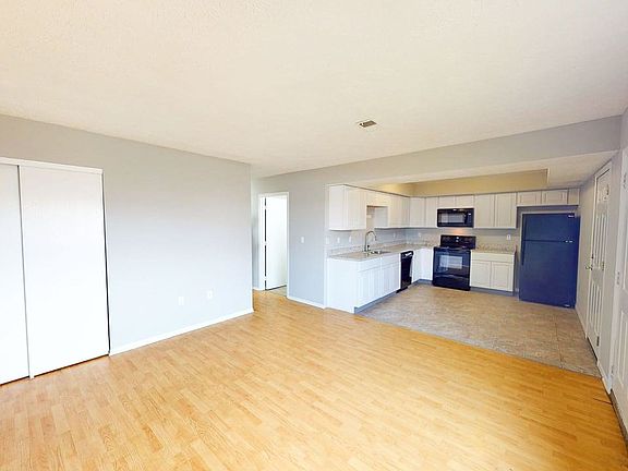 3rd image of 3140 Walden Pl