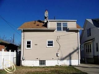 3rd image of 1383 College Ave