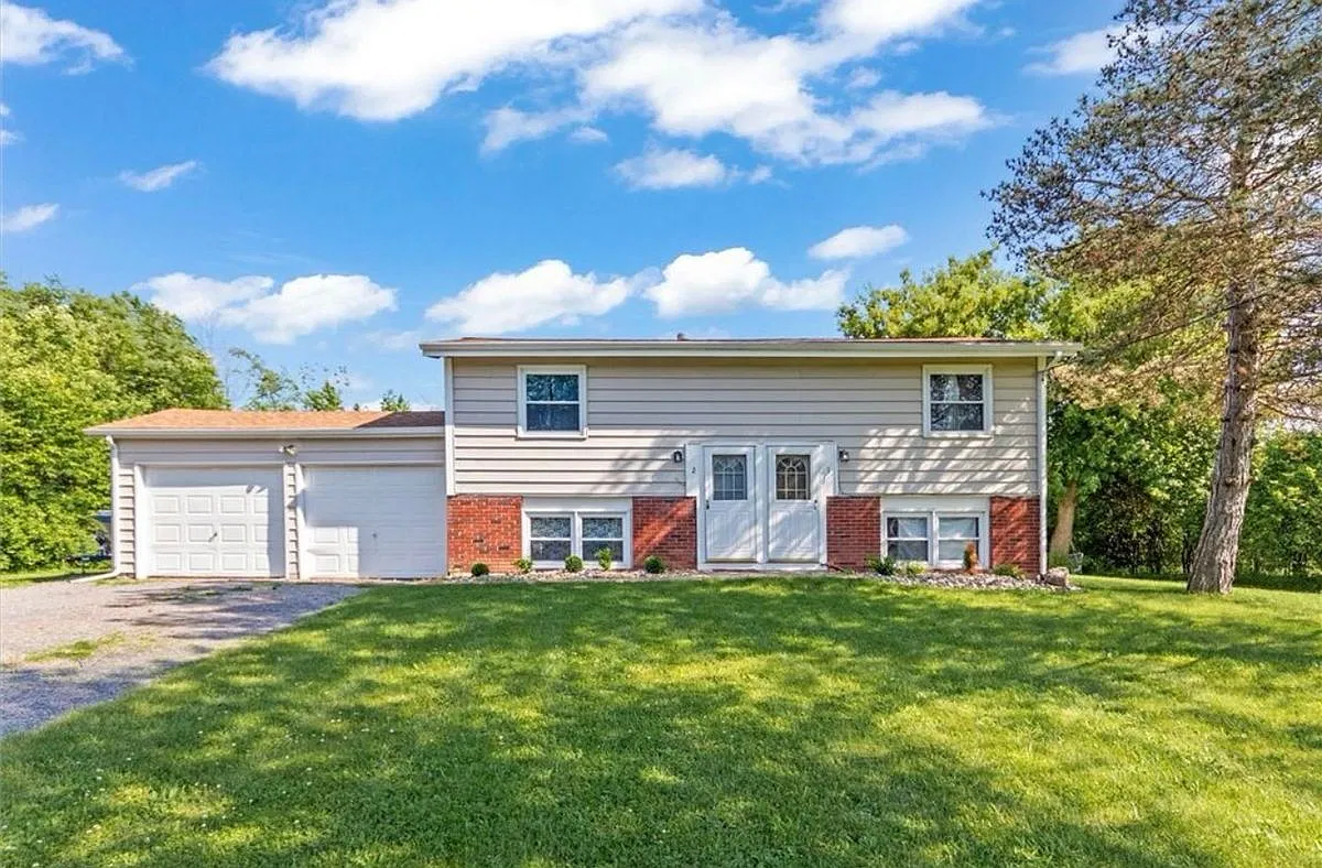2 bed, 1.0 bath, 1260 sqft, $1,650 — Photo 1