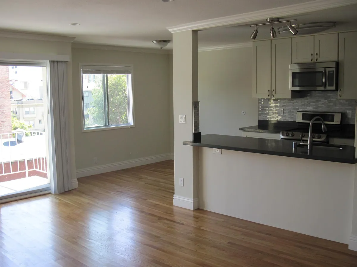 Building Photo - Extra large two bedroom two bath great location