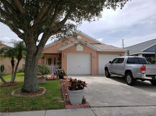 2232 Woods Edge Cir, Orlando, FL 32817