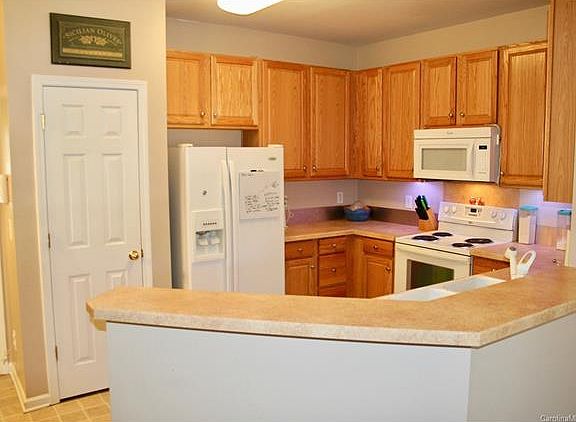 4th image of 8520 Summerglen Cir #8520