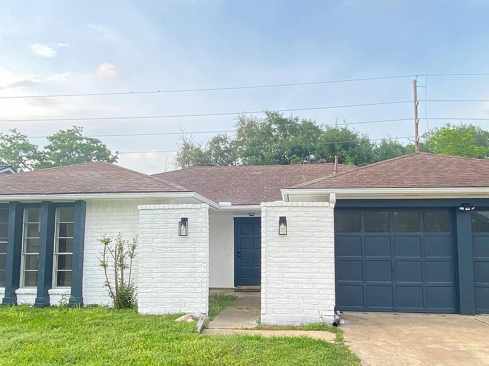 16342 Maplemont Dr