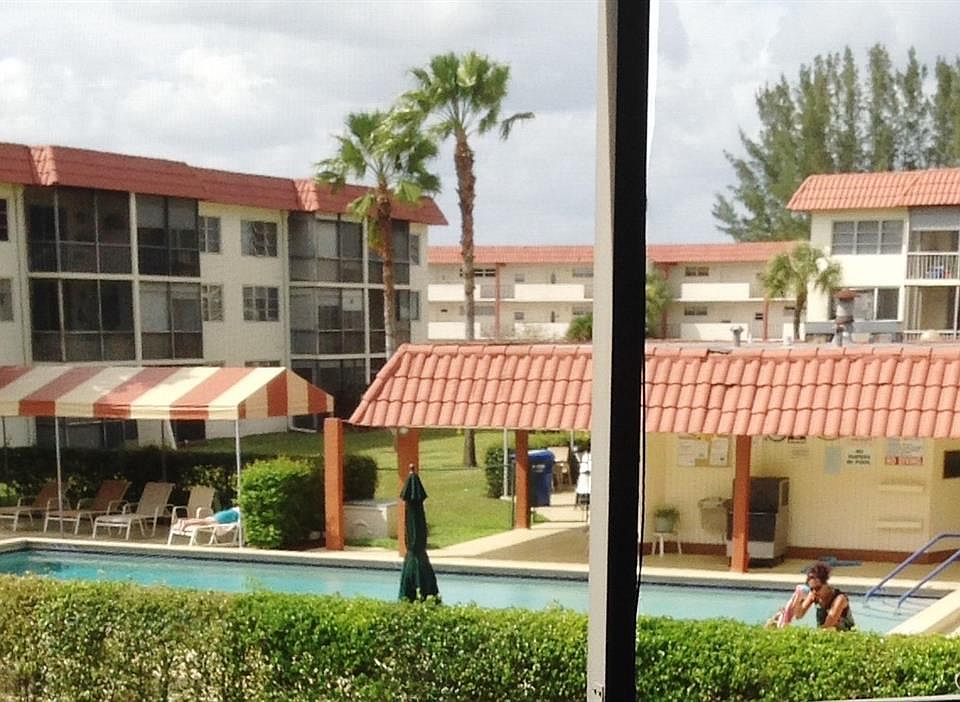 2nd image of 9511 N Hollybrook Lake Dr APT 305