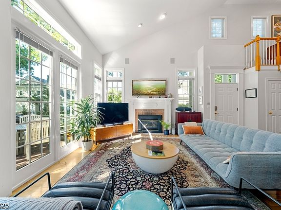 2nd image of 8 Hurlingham Club Road On