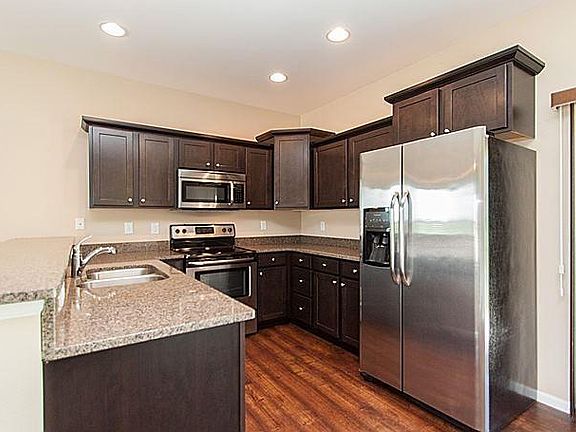 5th image of 463 Churchill Dr